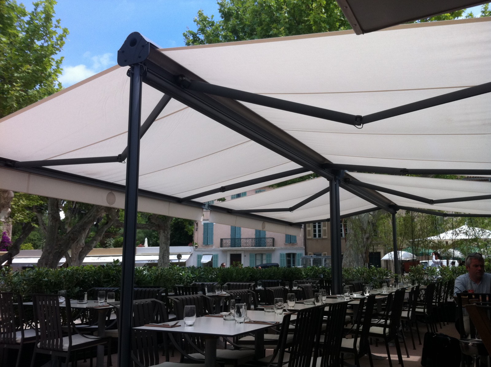 stores extérieurs terrasse restaurant